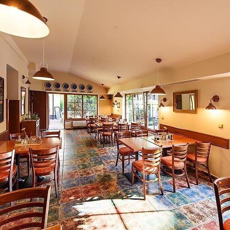 Restaurace A Penzion U Palecku Skutec Exterior photo